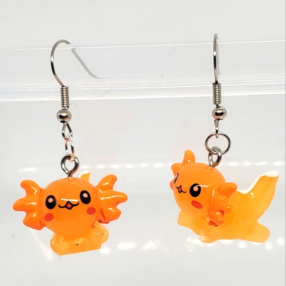 ‼️B2G1F Resin Axolotl Earrings, New - Picture 1 of 2